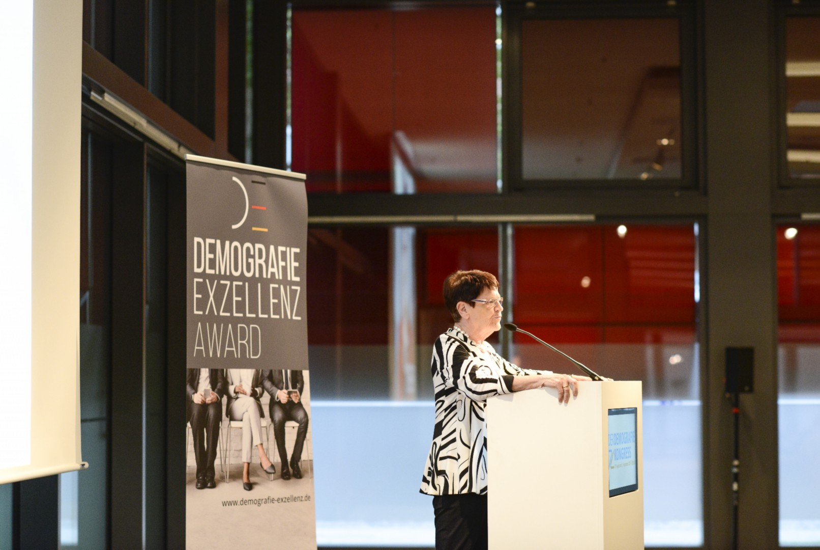 Preisverleihung mit prominenten Gästen wie Prof. Dr. Rita Süßmuth